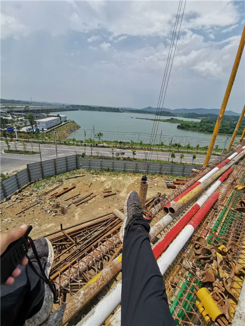 清流县作业中发生设备损坏或人员意外，责任怎么划分？